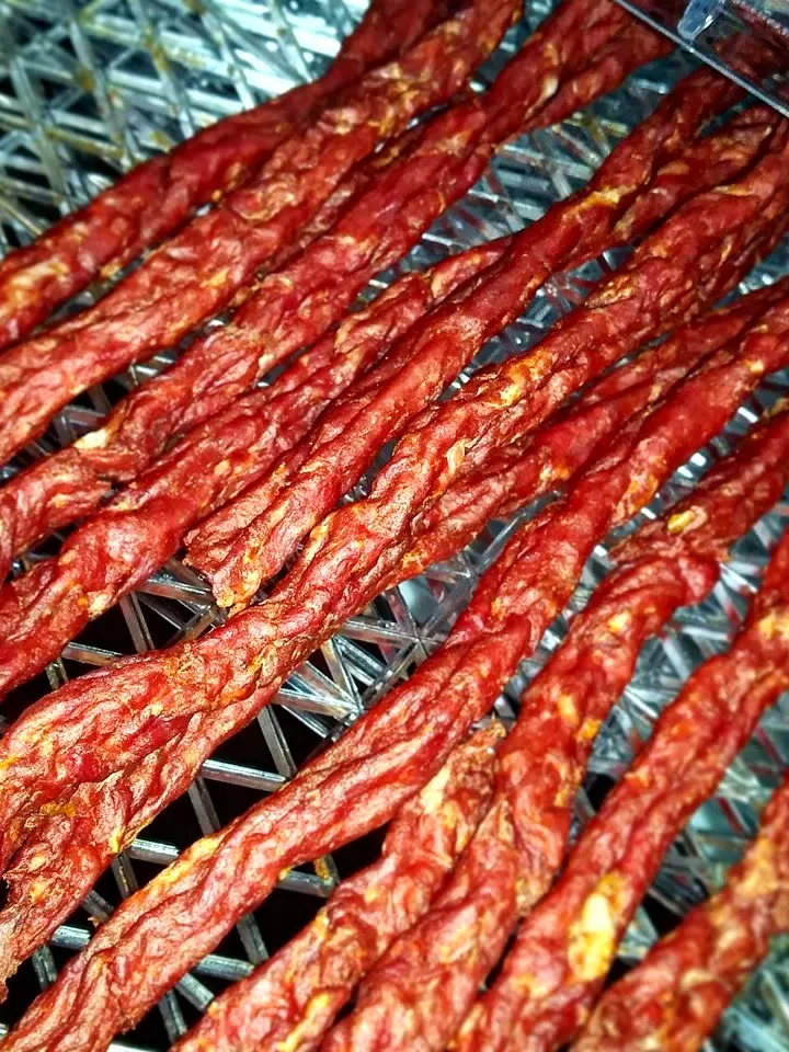 Würstchen auf dem Grill – Heißräuchern, Räucherofen DREVOS Big