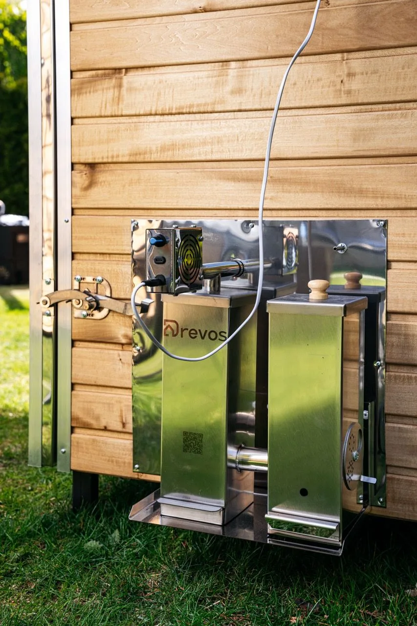 Räuchergenerator und Rückseite des Räucherofens