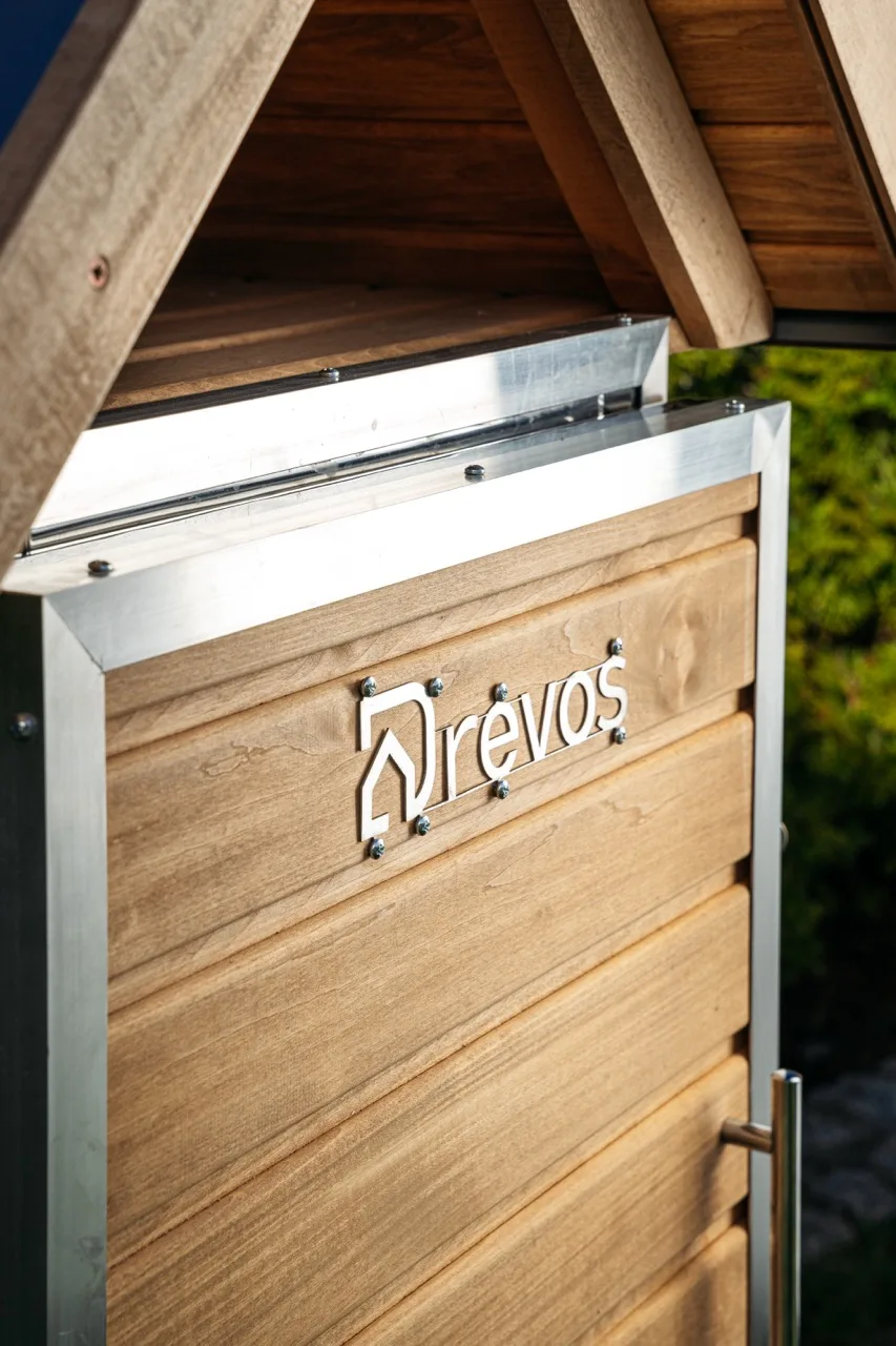 Nahaufnahme der aufgesetzten Tür DREVOS Family PRO mit umlaufender Aluminiumkante