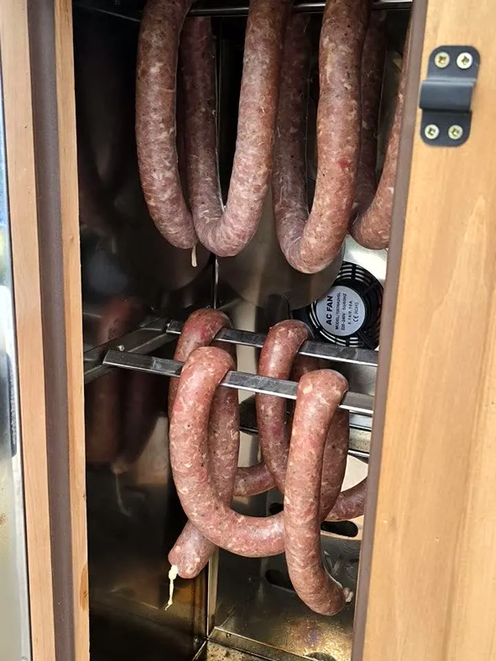 Hausgemachte Würstchen im Räucherofen DREVOS Family